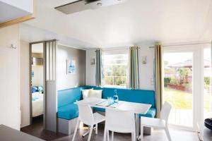 Campings Domaine Residentiel de Plein Air Le Conleau : Comfort Mobile Home (6 Adults) - Pedestrian Area