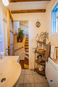 Maisons de vacances Maison en pierre avec bassin : photos des chambres