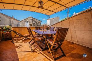 Maisons de vacances Maison en pierre avec bassin : photos des chambres