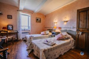 Maisons de vacances Maison en pierre avec bassin : photos des chambres