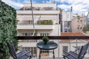 The HostMaster Timeless Elegance