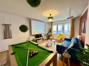 Le Ciné-Billard du Quai de la Gare-Parking-Balcon - 阿尔贝