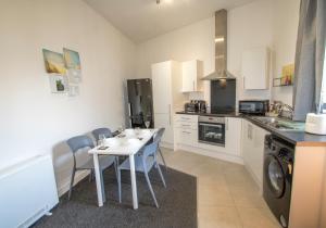 Stylish 2 Bedroom-Free Parking