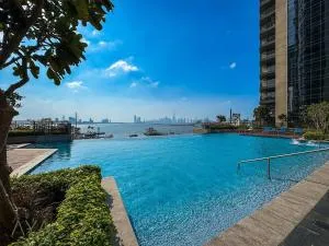 Creekside Vibes Chic Stay with City Views - Dubai