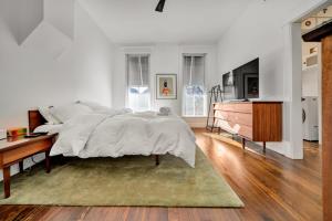 Charming Home Steps from Louisville Best Spots