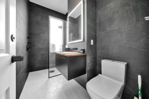 Charming Home Steps from Louisville Best Spots