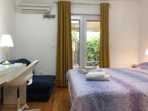 Double room with bathroom, beach close, kitchen use