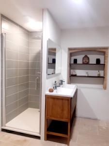 Maison médiévale Beaujolaise 17e siècle Authenticité Calme