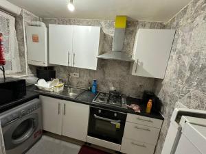 Beautiful private Double Room in a shared 3-bedroom apartment minutes walk from Bethnal Green