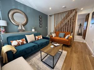 Driftwood House - Luxury Dog-Friendly Townhouse in Cowes, Steps from Marina
