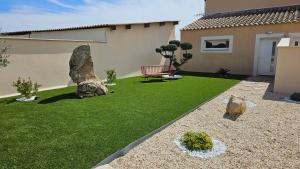 Maisons de vacances Pissenlit Une Prairie en Provence : Maison 2 Chambres