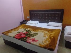 Hotel Raj International Dx In-front of Sarai Rohilla Station