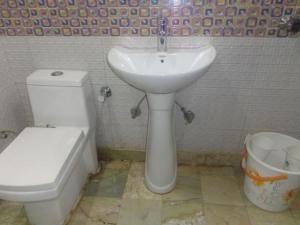 Hotel Raj International Dx In-front of Sarai Rohilla Station