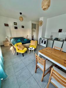 Studio neuf, Métro, Résidence protégée