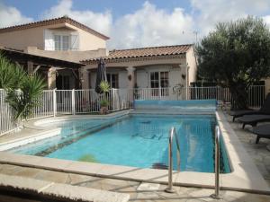 Ferienhaus Villa Lombrine Saint-Laurent-dʼAigouze Frankreich