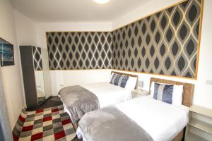 Ideal for groups - Modern 2 Bedroom Apartment - Free Parking, Transit links, Close to Stadiums