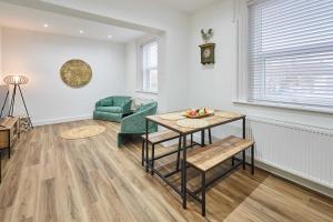 Host & Stay - The Coach House