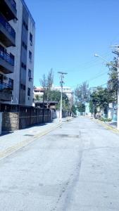 Apartamento amplo a 150 metros dos quiosques da Praia do Forte