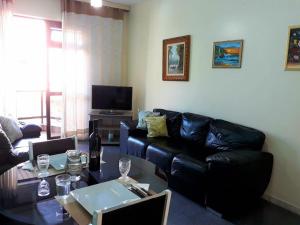 Apartamento amplo a 150 metros dos quiosques da Praia do Forte