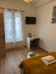 Appartements studio avec terrasse en face la gare d’Enghien a 15 minute de paris gare du nord et a 10 mn de stade de France : photos des chambres