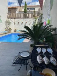 Stylish large house with heated pool in historic village - 比兹米内瓦 Stylish large house with heated pool in historic village - 比兹米内瓦
