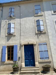 Maisons de vacances Stylish large house with heated pool in historic village : photos des chambres