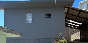 Casa Central Espaçosa Com Bela Vista Para o Mar