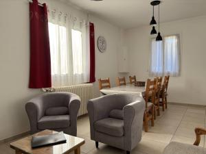 Maisons de vacances Maison confortable a Villard-de-Lans - 8 couchages, WiFi, parking gratuit, proche des pistes et du centre. - FR-1-548-5 : photos des chambres