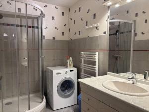 Appartements Appartement cosy, balcon sud, 2 chambres, parking gratuit a 10 min du centre et proche ski ! - FR-1-548-4 : photos des chambres