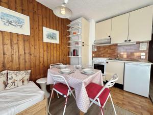 Appartements Studio cosy a Notre-Dame-de-Bellecombe, au pied des pistes avec piscine et parking - FR-1-595-24 : photos des chambres