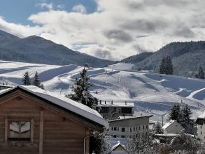 Charmant appartement fonctionnel près du centre bourg, balcon et parking gratuit - FR-1-548-2
