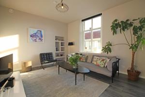 Spacious apartment in listed building