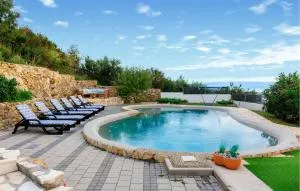 Amazing Home In Kucine - Mravince