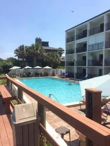 130 Direct Ocean Front 1 bedroom condo with heated pool - كريسينت بيتش