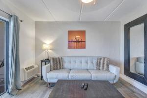 130 Direct Ocean Front 1 bedroom condo with heated pool