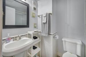 130 Direct Ocean Front 1 bedroom condo with heated pool