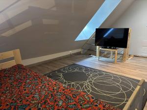 Maison moderne et chaleureuse au cœur du village avec mezzanine et poêle à bois - FR-1-548-26