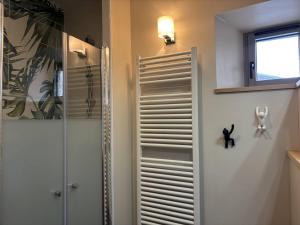 Maison moderne et chaleureuse au cœur du village avec mezzanine et poêle à bois - FR-1-548-26