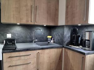 Appartement familial pour 6 personnes avec terrasse, parking gratuit et proche des navettes - FR-1-548-31