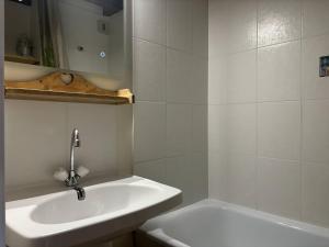 Studio mezzanine avec balcon et parking privé au cœur de Villard-de-Lans - FR-1-548-28