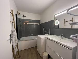 Appartements Appartement familial pour 6 personnes avec terrasse, parking gratuit et proche des navettes - FR-1-548-31 : Appartement