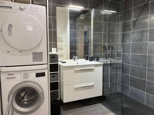 Appartements Appartement Confortable avec Terrasse a 5 Min du Centre, Navette Ski Gratuite ! - FR-1-548-34 : photos des chambres