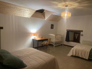 Maisons de vacances Ferme Renovee Vercors: Confort, Cheminee, Parking, Jardin Proche Pistes - FR-1-548-46 : photos des chambres