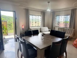 Casa Ampla e Confortável com Ar Condicionado na Suíte - 伊拉蒂