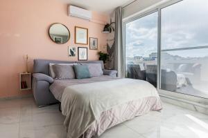 Duplex Penthouse with 3-bedrooms, 2 sofa beds and terrace, close to the sea