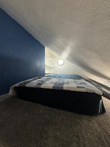 Hyde Park studio flat