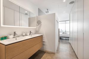 Infinity 1-7 LUXE SEA VIEW 2B