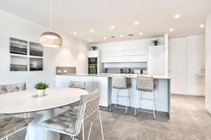 Infinity 1-7 LUXE SEA VIEW 2B