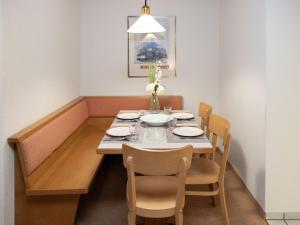 Apartment Chalet Abendrot apARTments-17 by Interhome