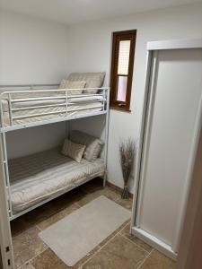 Maisons de vacances Modern 2 Bed Bungalow situated in Rives Villereal : photos des chambres